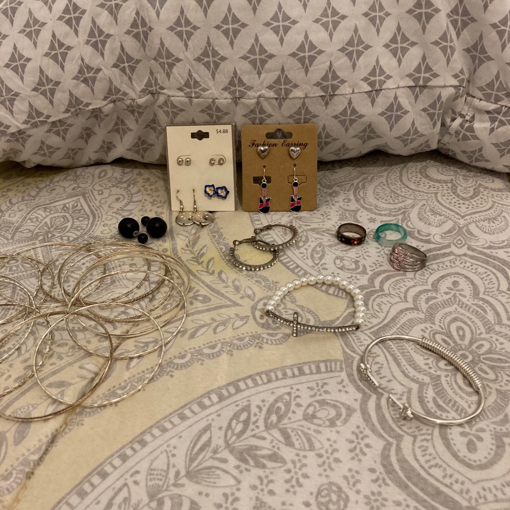 Assorted jewelry